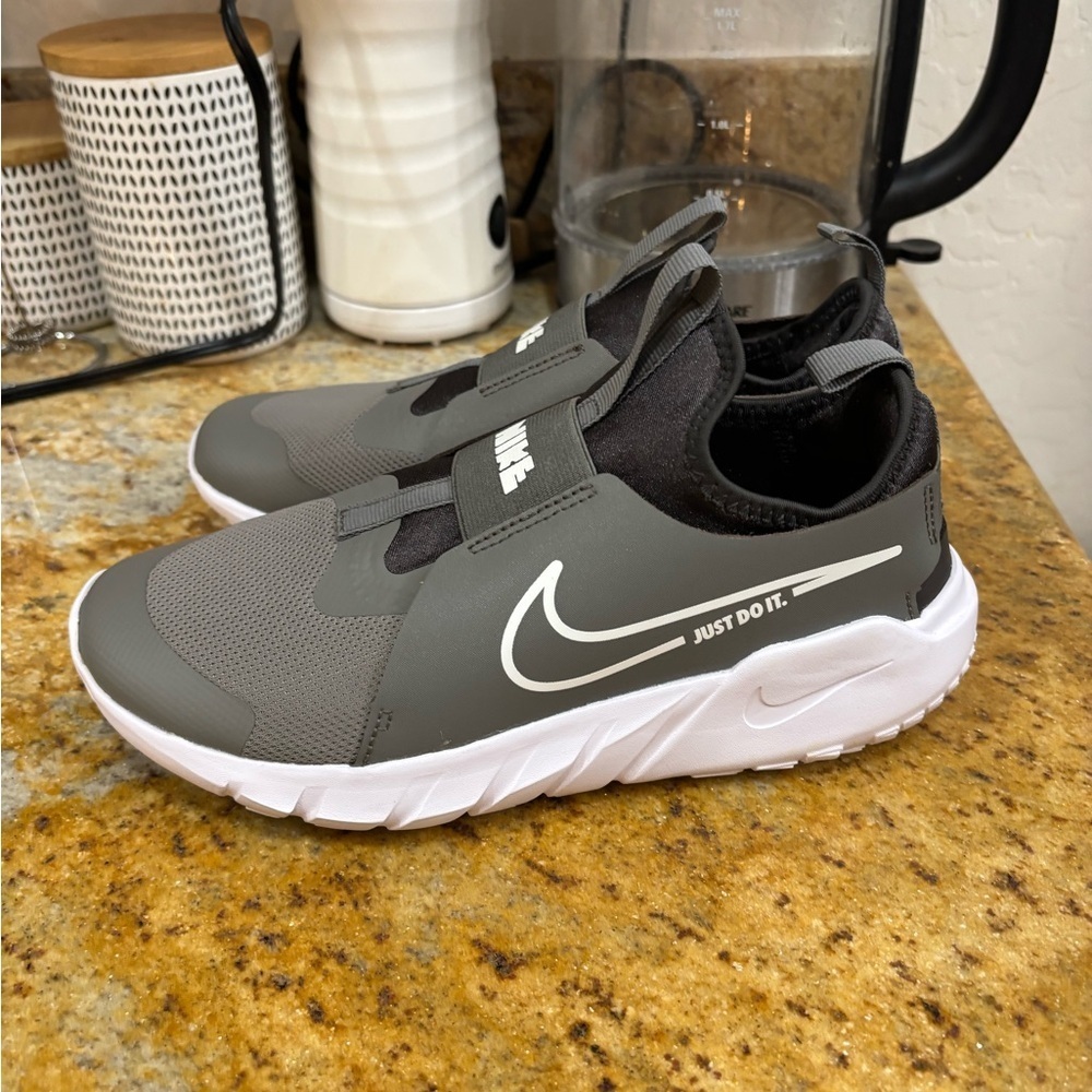 Nike Flex Runner 2 GS 'Flat Pewter' size 6 - Picture 3 of 9